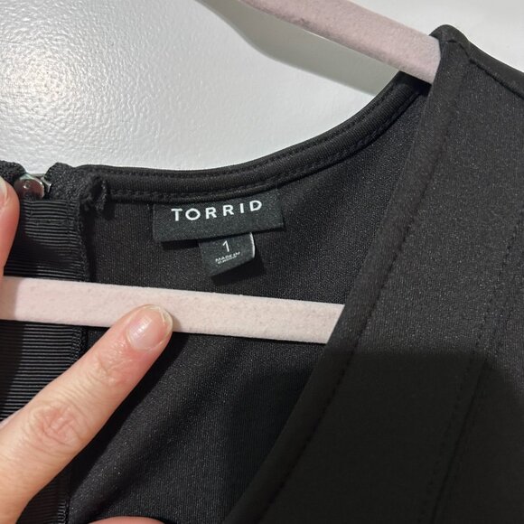 Torrid Little Black Dress Fit & Flare Style Midi Dress with Sleeves Size 1/1X - Picture 4 of 4